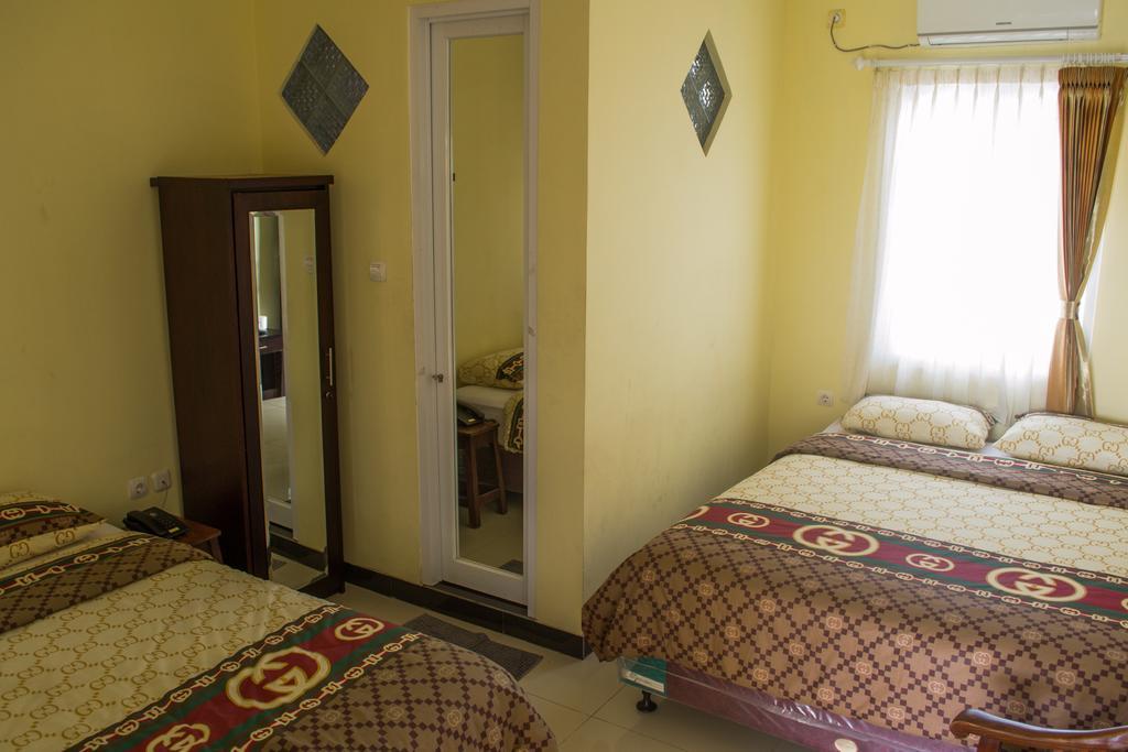 Guest House Salon Fora Gegerkalong Setiabudhi Бандунг Стая снимка