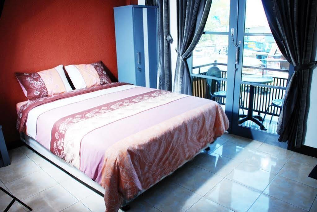 Guest House Salon Fora Gegerkalong Setiabudhi Бандунг Екстериор снимка