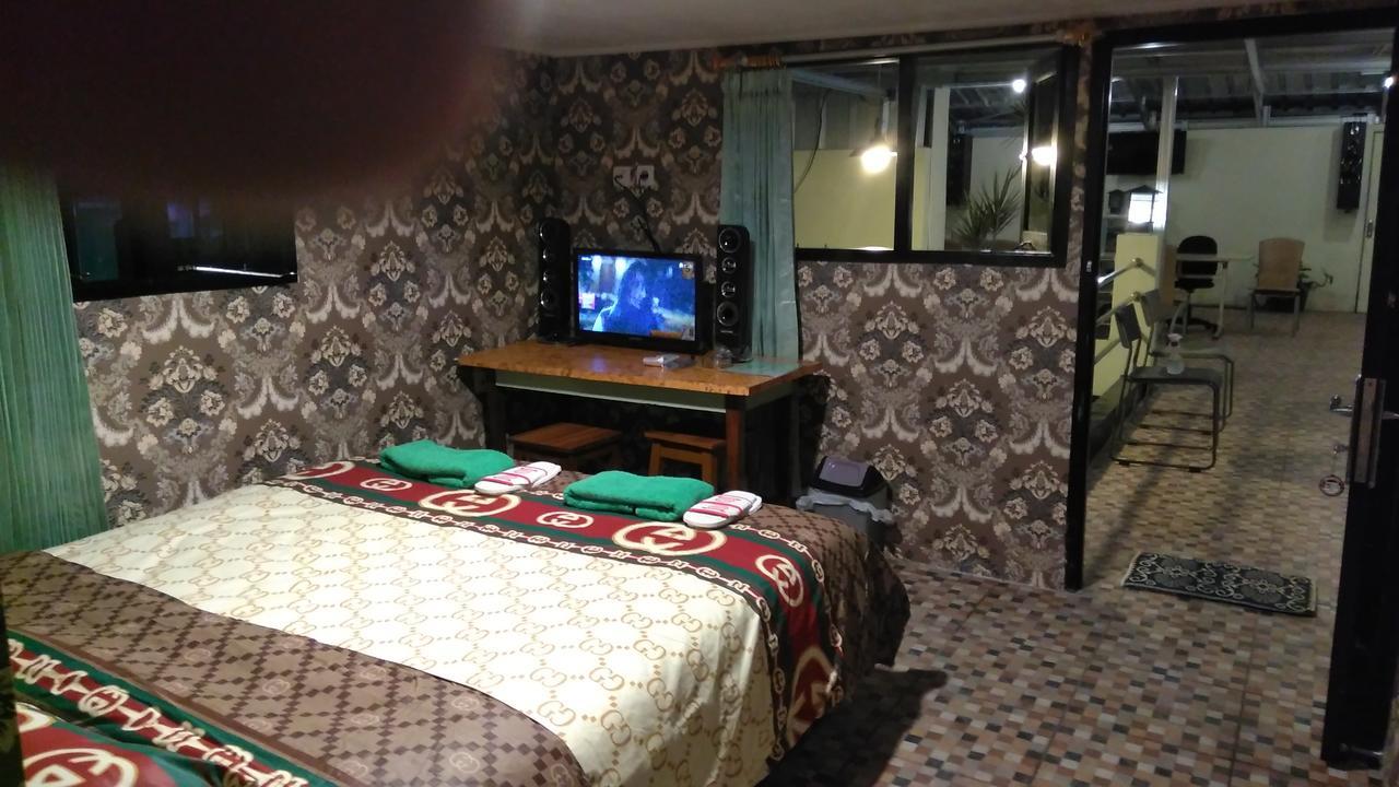 Guest House Salon Fora Gegerkalong Setiabudhi Бандунг Екстериор снимка